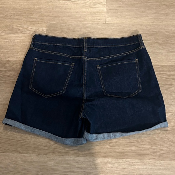Old navy curvy profile Jean shorts - Picture 5 of 6